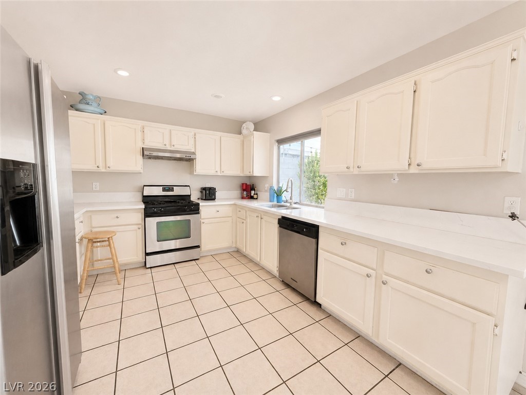 2217 Avery Drive Las Vegas NV 89108