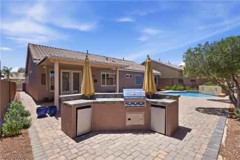 9518 Quiet Valley Avenue Las Vegas NV 89149