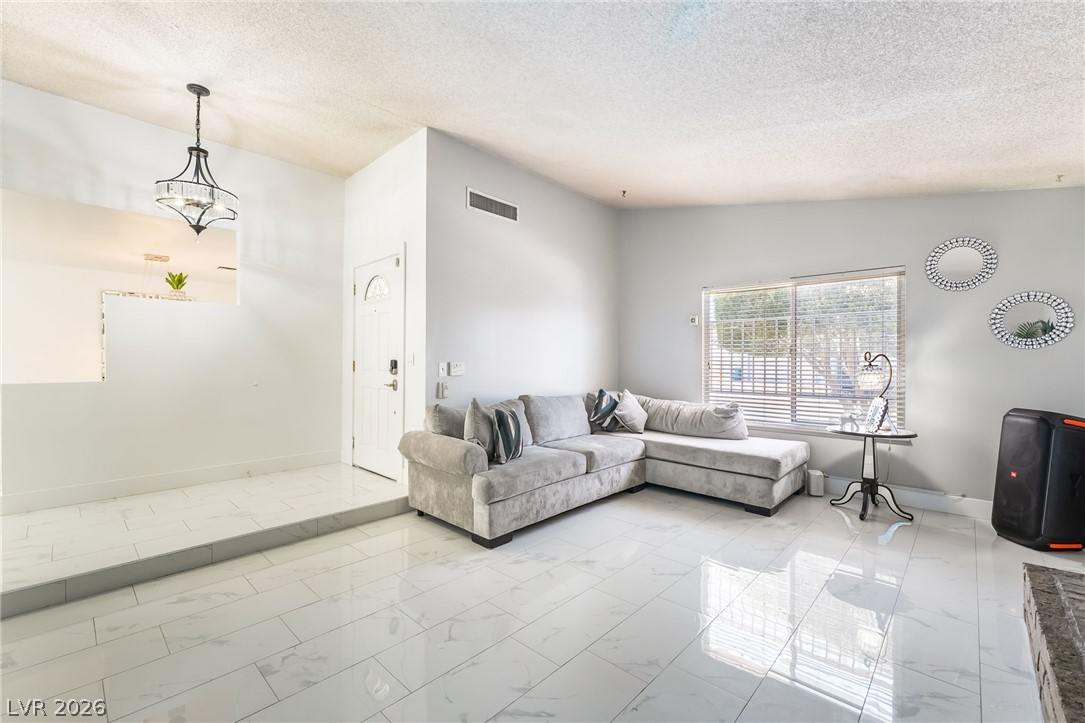 3983 Redwood Street Las Vegas NV 89103