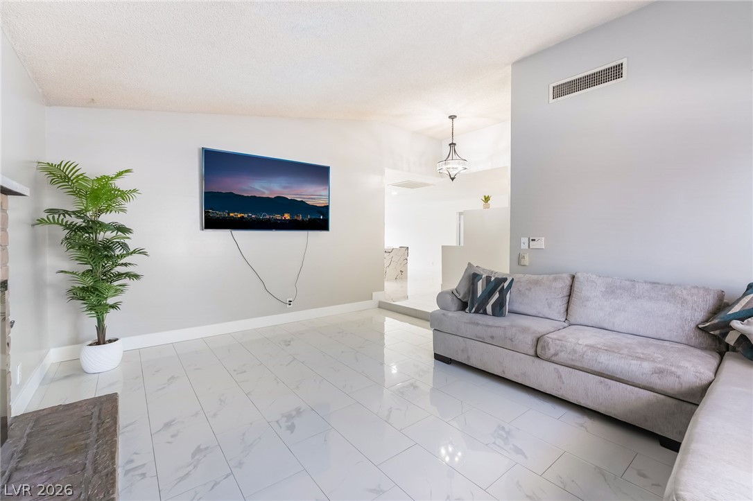 3983 Redwood Street Las Vegas NV 89103