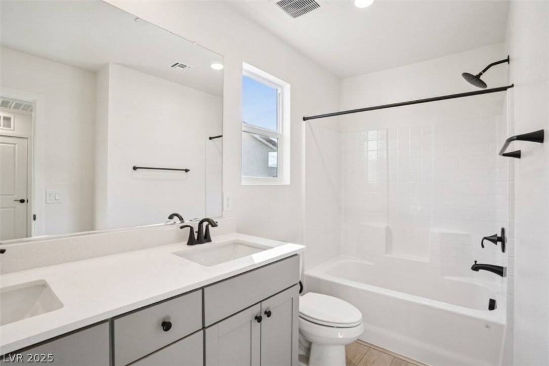 5864 Wisteria Walk Street Las Vegas NV 89148