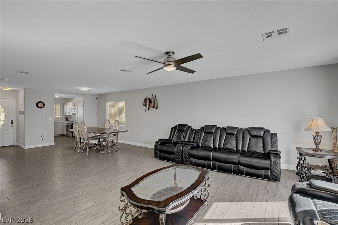 1017 Cliffbrook Hedge Avenue North Las Vegas NV 89081
