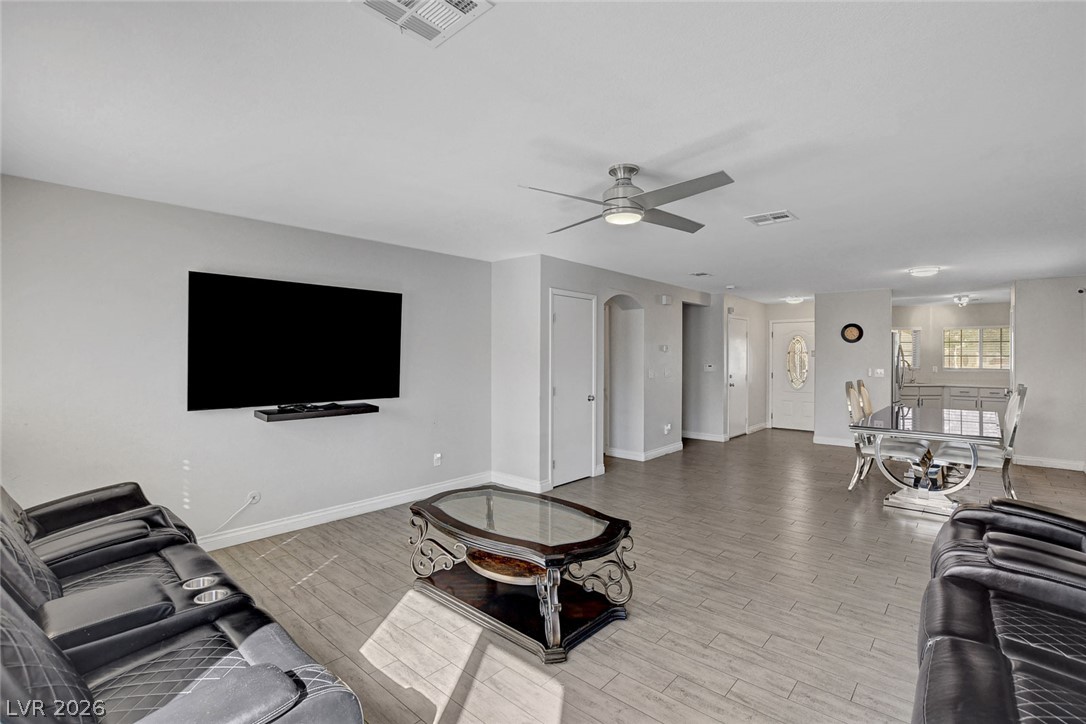 1017 Cliffbrook Hedge Avenue North Las Vegas NV 89081