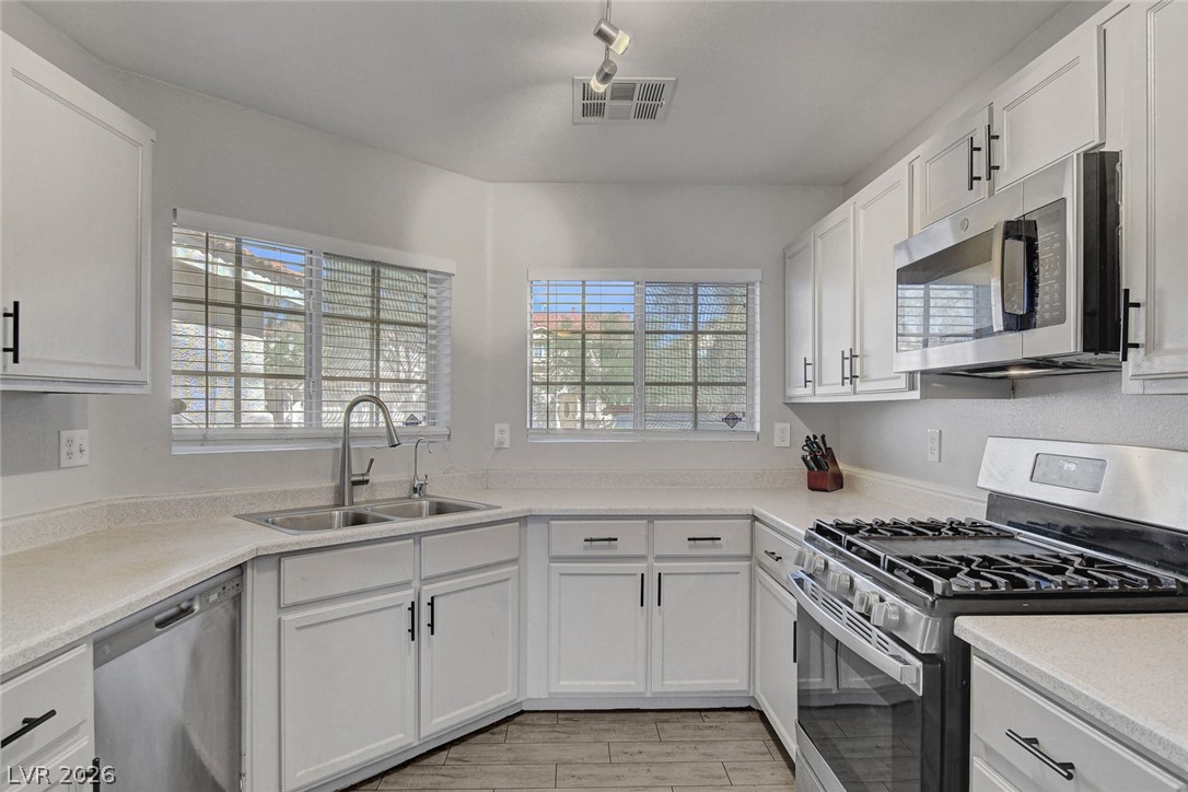 1017 Cliffbrook Hedge Avenue North Las Vegas NV 89081