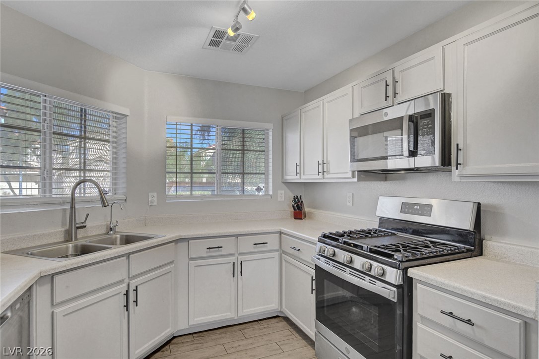 1017 Cliffbrook Hedge Avenue North Las Vegas NV 89081