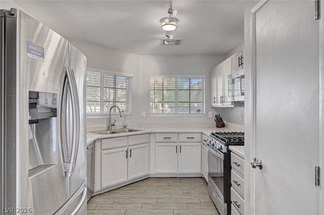 1017 Cliffbrook Hedge Avenue North Las Vegas NV 89081