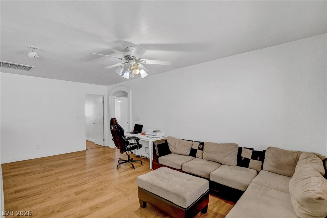 1017 Cliffbrook Hedge Avenue North Las Vegas NV 89081