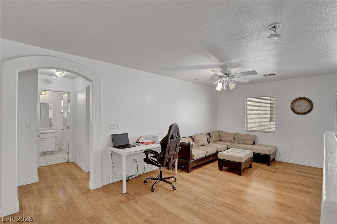1017 Cliffbrook Hedge Avenue North Las Vegas NV 89081