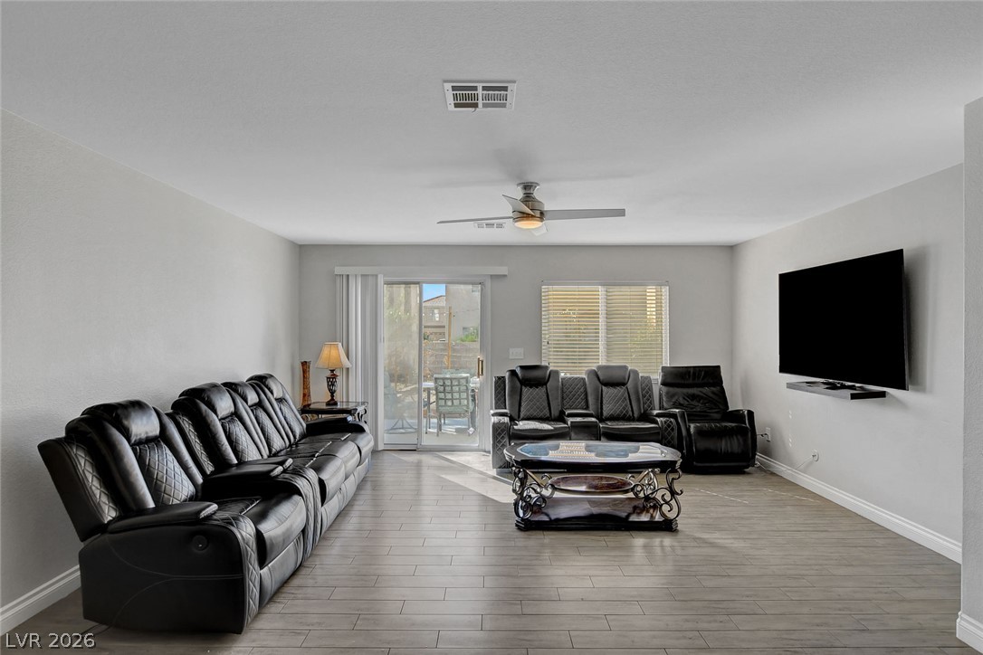 1017 Cliffbrook Hedge Avenue North Las Vegas NV 89081