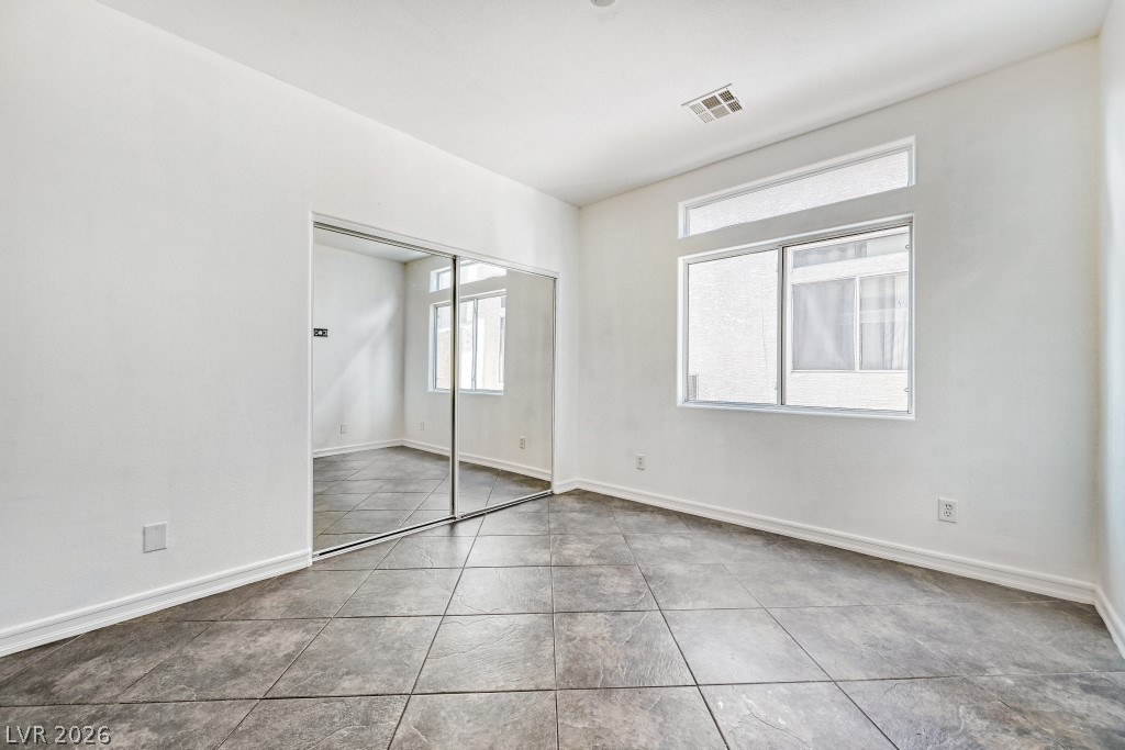 8447 Amherst Valley Street Las Vegas NV 89123
