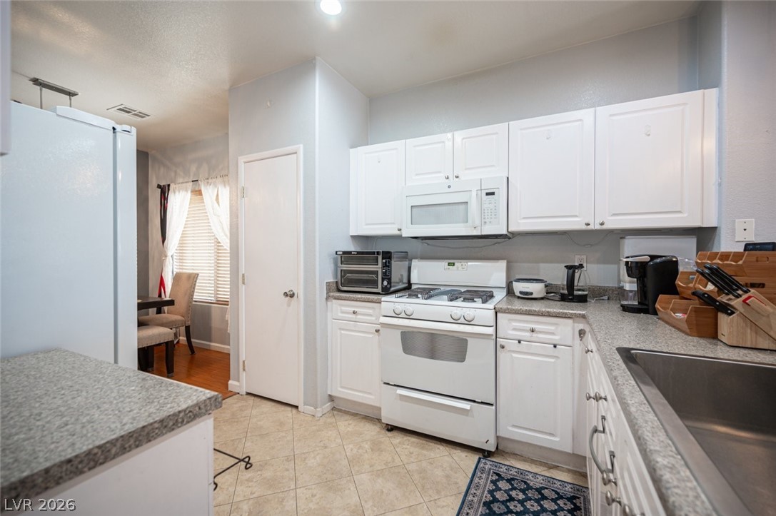 9322 Straw Hays Street 103 Las Vegas NV 89178