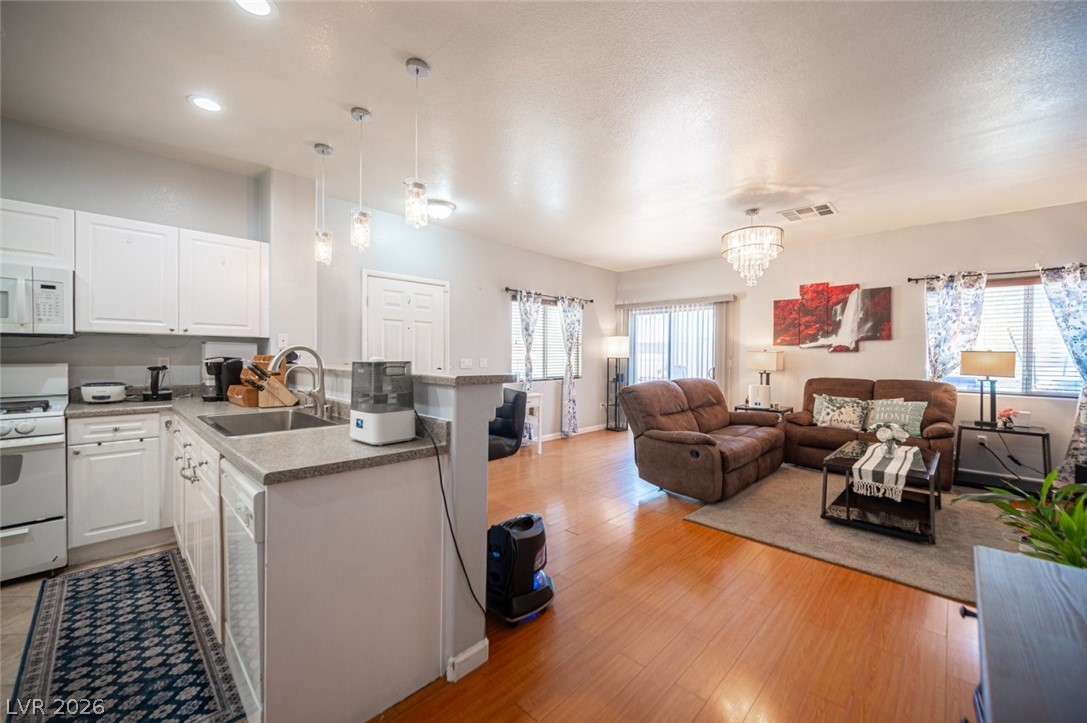 9322 Straw Hays Street 103 Las Vegas NV 89178