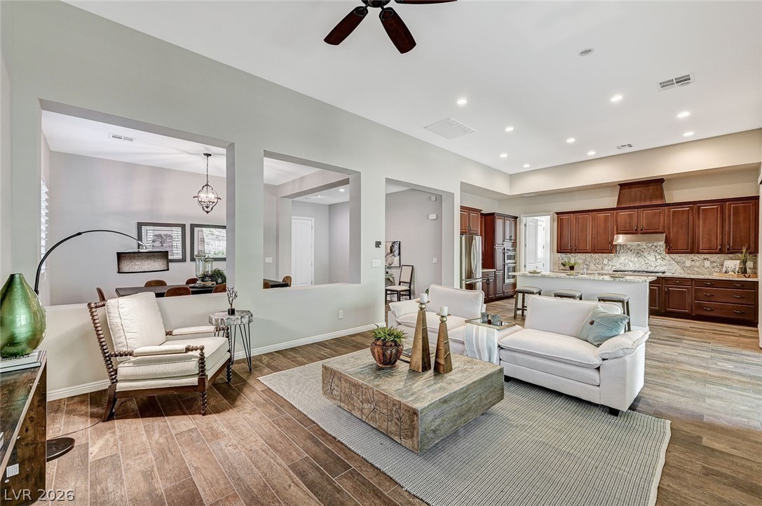 6803 Regency Crest Avenue Las Vegas NV 89148