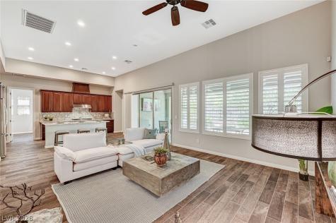 6803 Regency Crest Avenue Las Vegas NV 89148