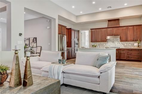 6803 Regency Crest Avenue Las Vegas NV 89148
