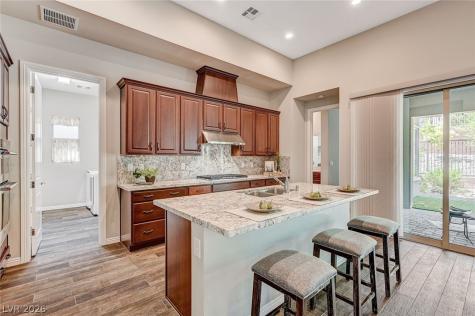 6803 Regency Crest Avenue Las Vegas NV 89148
