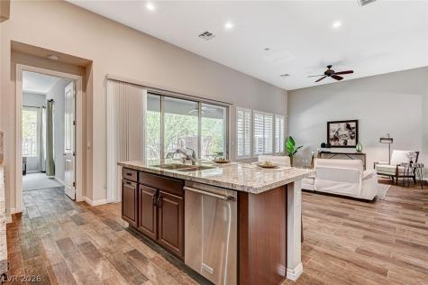 6803 Regency Crest Avenue Las Vegas NV 89148