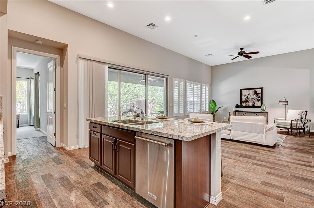 6803 Regency Crest Avenue Las Vegas NV 89148