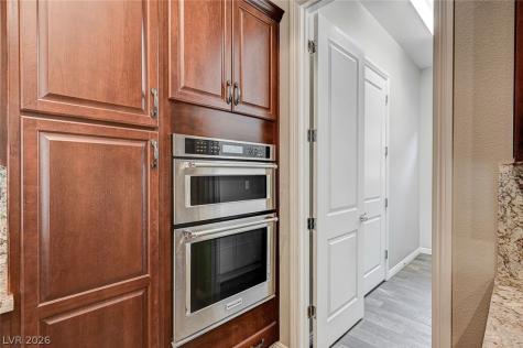 6803 Regency Crest Avenue Las Vegas NV 89148