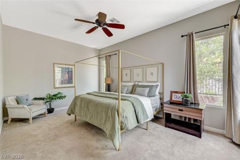 6803 Regency Crest Avenue Las Vegas NV 89148