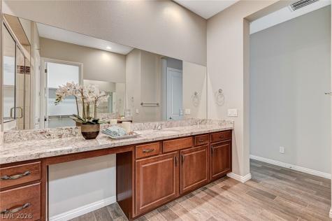 6803 Regency Crest Avenue Las Vegas NV 89148