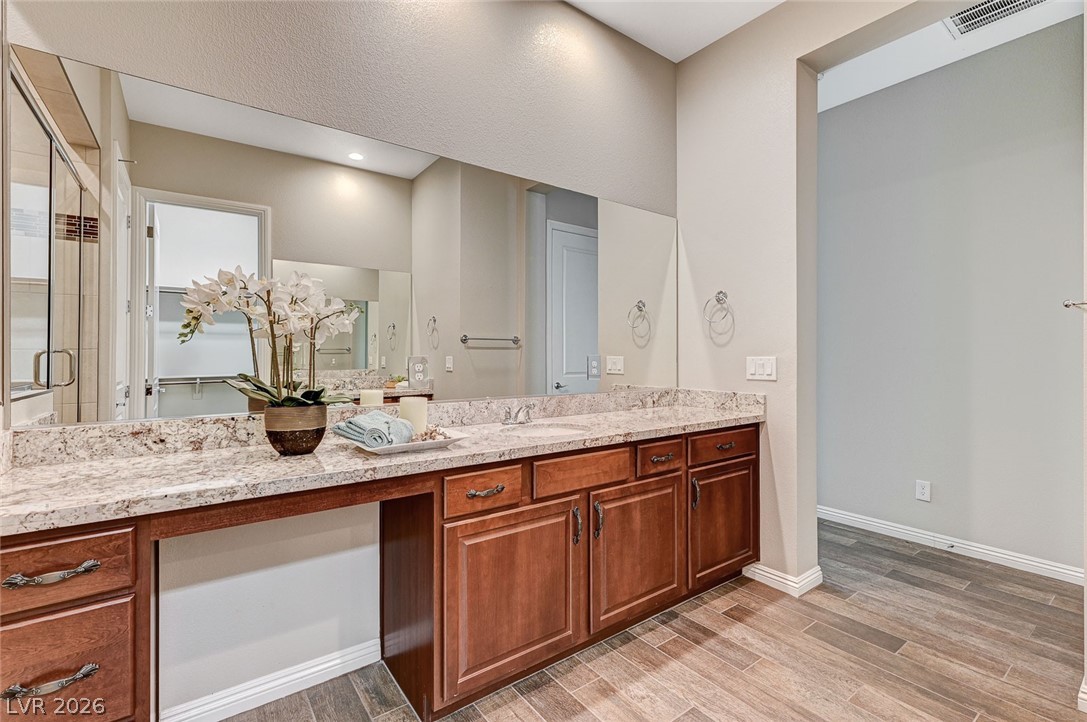 6803 Regency Crest Avenue Las Vegas NV 89148