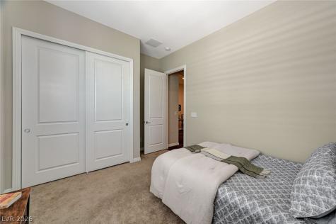 6803 Regency Crest Avenue Las Vegas NV 89148