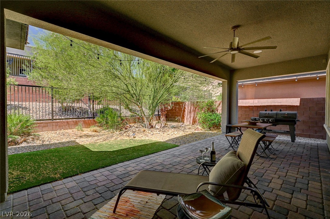 6803 Regency Crest Avenue Las Vegas NV 89148