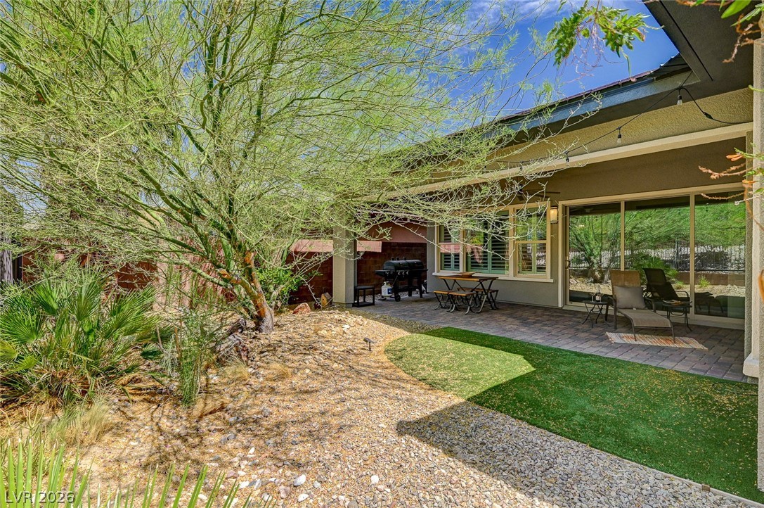 6803 Regency Crest Avenue Las Vegas NV 89148