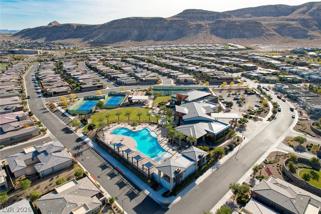 6803 Regency Crest Avenue Las Vegas NV 89148