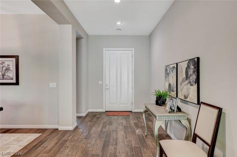 6803 Regency Crest Avenue Las Vegas NV 89148
