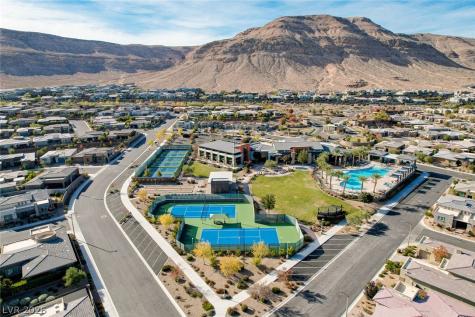 6803 Regency Crest Avenue Las Vegas NV 89148