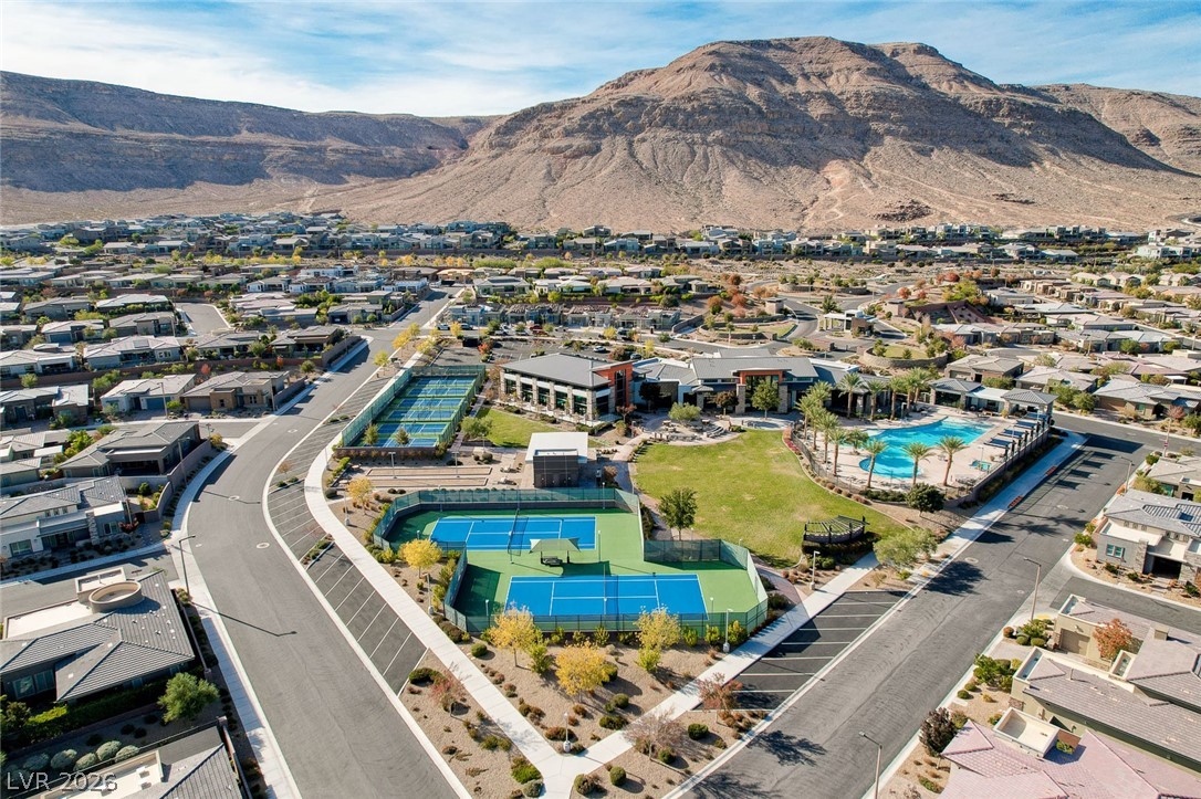 6803 Regency Crest Avenue Las Vegas NV 89148