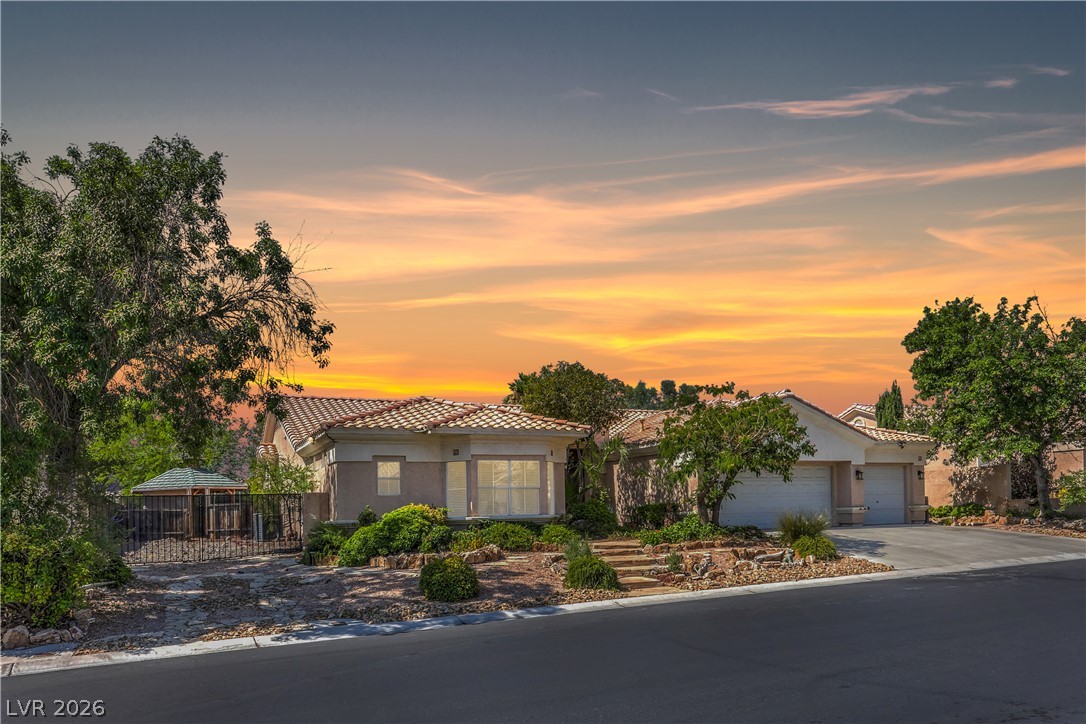 7411 Bridlehorne Avenue Las Vegas NV 89131