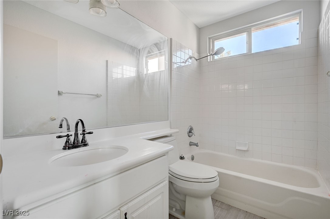 8776 Country View Avenue Las Vegas NV 89129