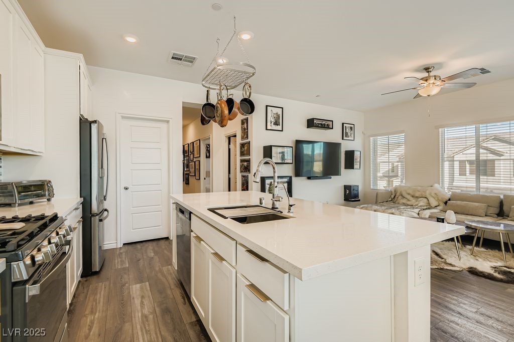 275 Callen Falls Avenue 2125 Henderson NV 89011