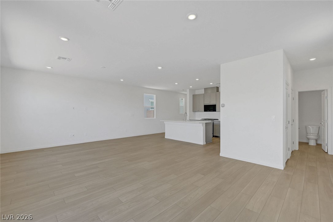 7086 Parkallen Avenue Las Vegas NV 89113