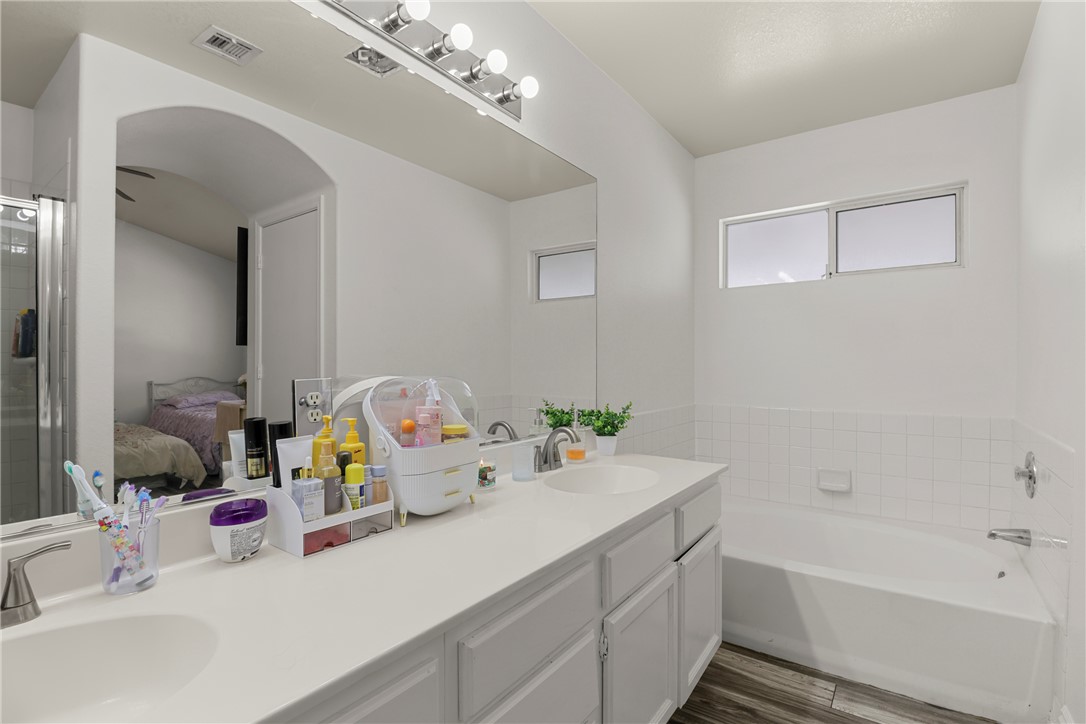5438 Iberville Street North Las Vegas NV 89031