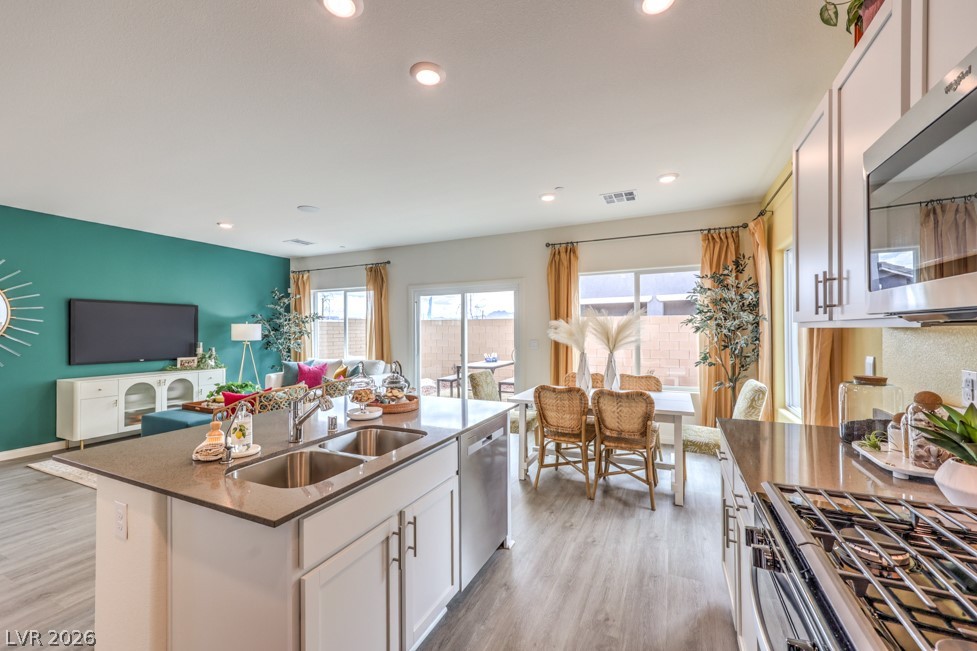 1082 Saffron Toucan Lane Henderson NV 89011