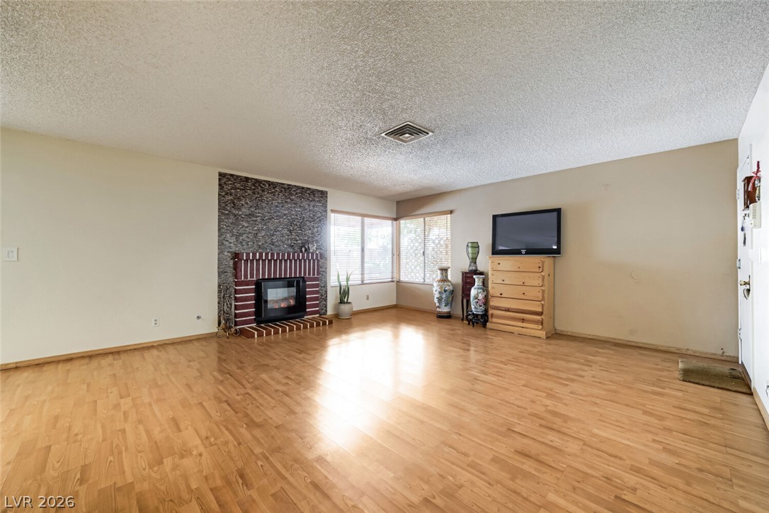 6712 Oak Valley Drive Las Vegas NV 89103