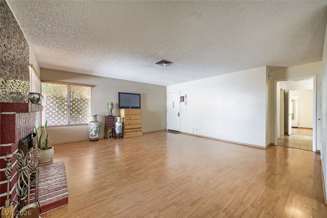 6712 Oak Valley Drive Las Vegas NV 89103