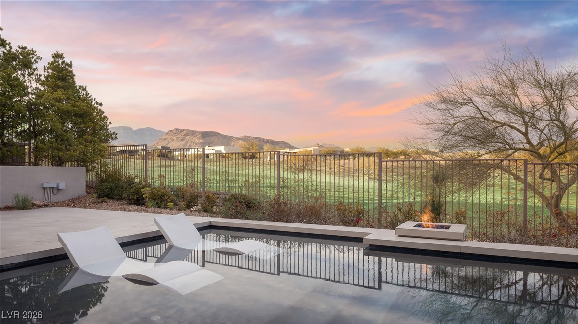 8 Sun Glow Lane Las Vegas NV 89135