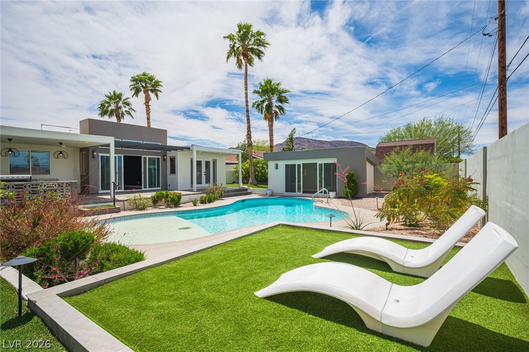 330 East Country Club Drive Henderson NV 89015