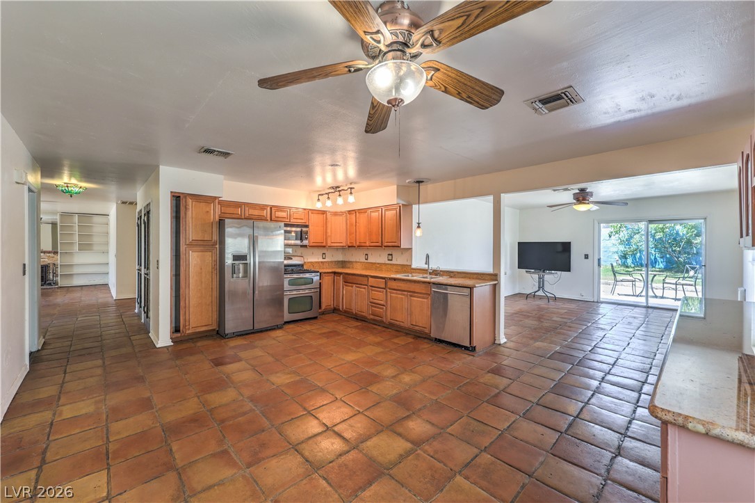 6604 Larchwood Lane Las Vegas NV 89103