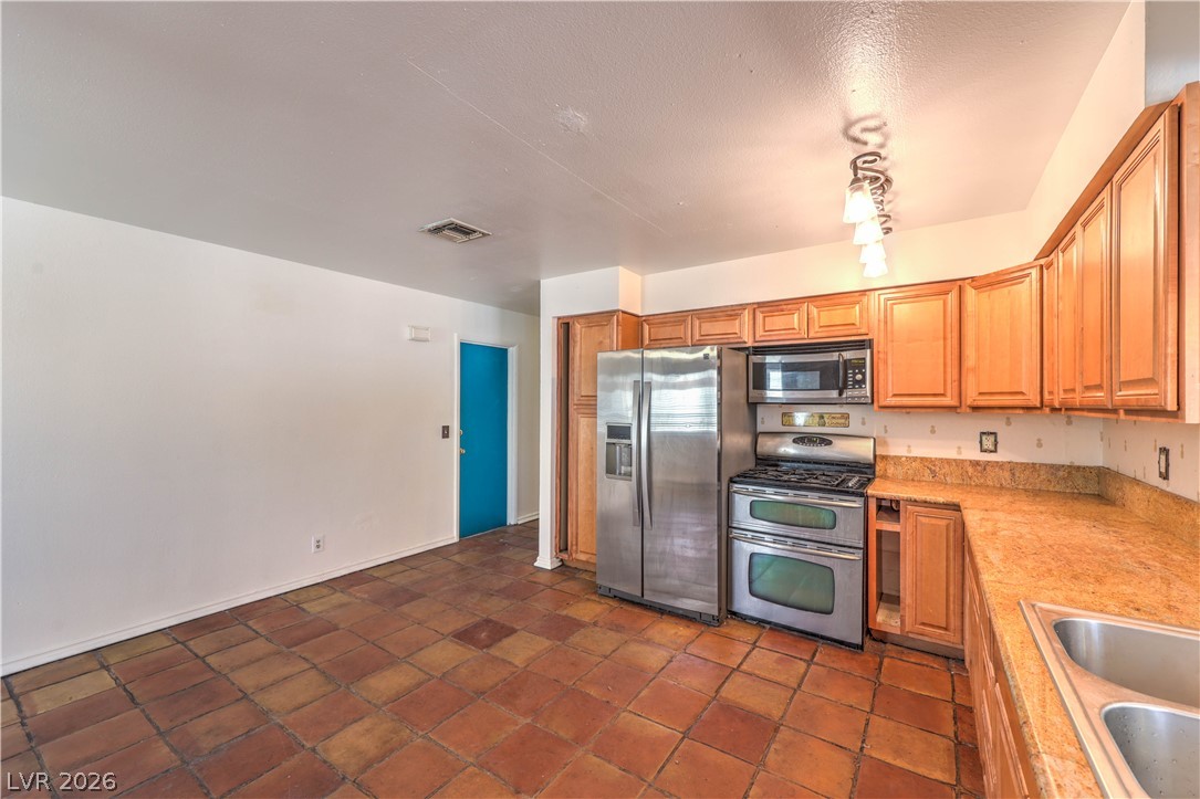 6604 Larchwood Lane Las Vegas NV 89103