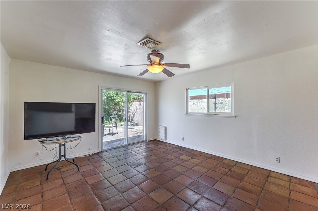 6604 Larchwood Lane Las Vegas NV 89103
