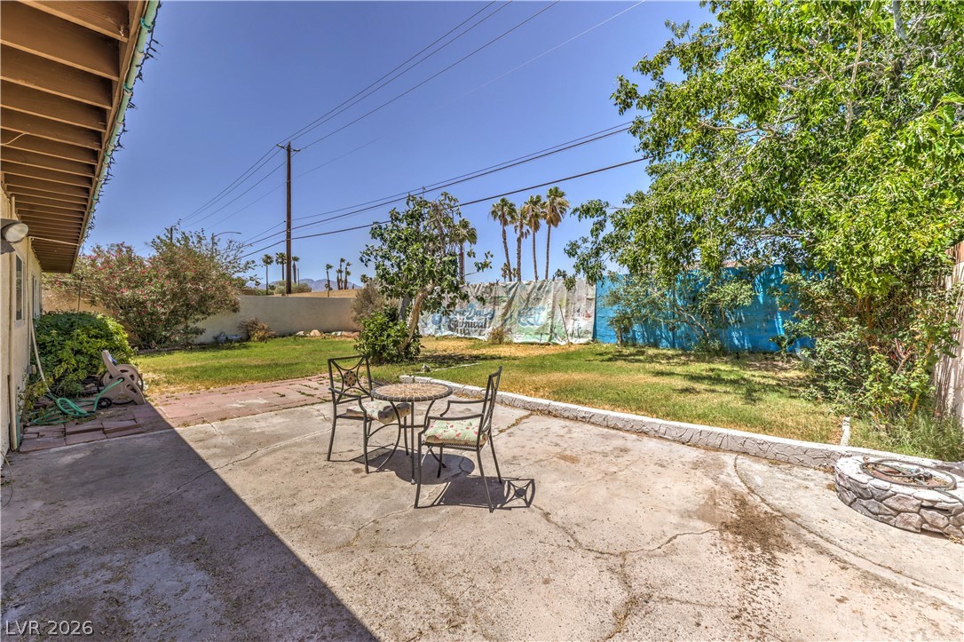 6604 Larchwood Lane Las Vegas NV 89103