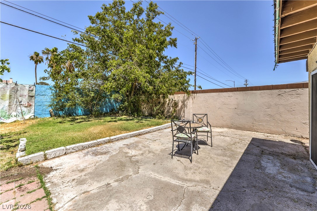 6604 Larchwood Lane Las Vegas NV 89103