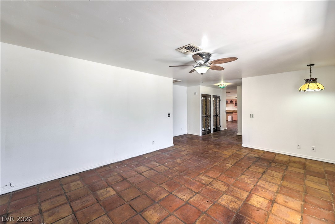 6604 Larchwood Lane Las Vegas NV 89103