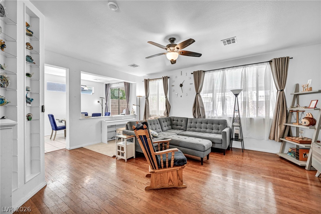 10052 Lemon Valley Avenue Las Vegas NV 89147